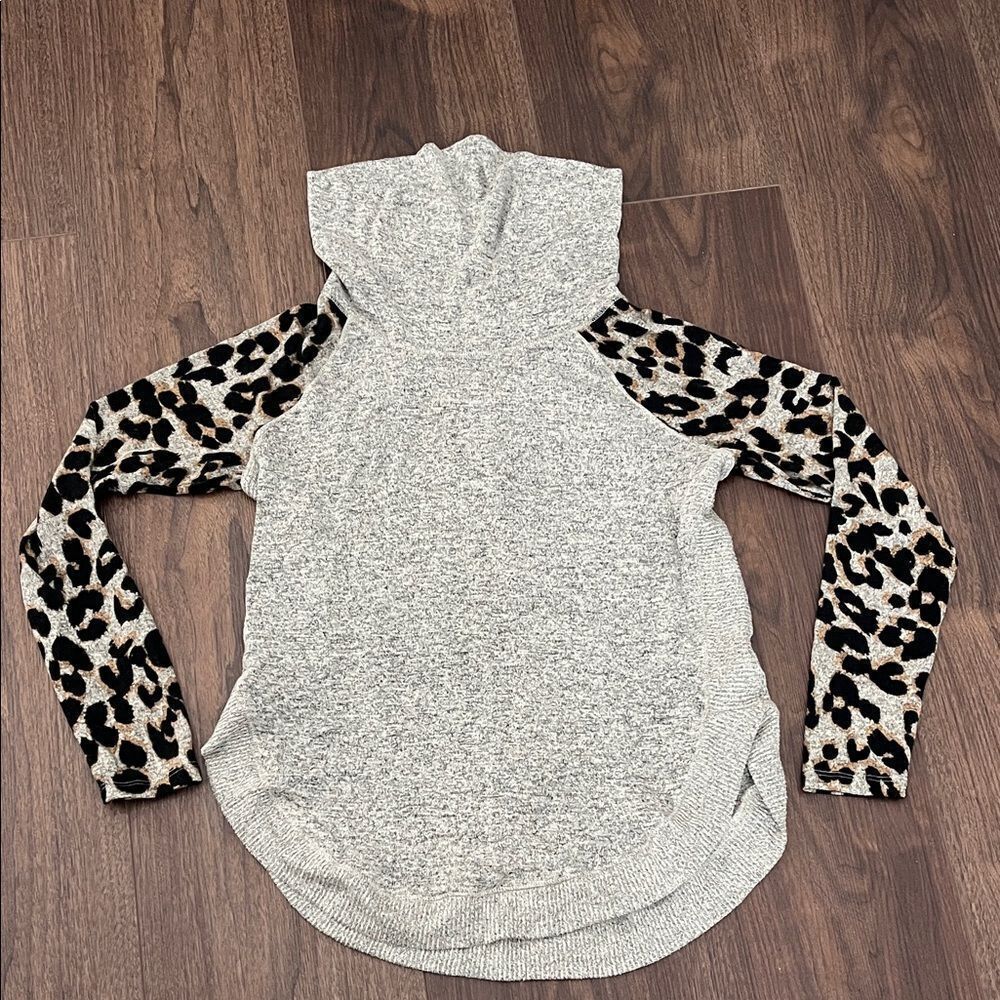 Women’s NWOT Size Small MAURICES Haven Leopard Sleeve Cowl Neck Long Sleeve Top